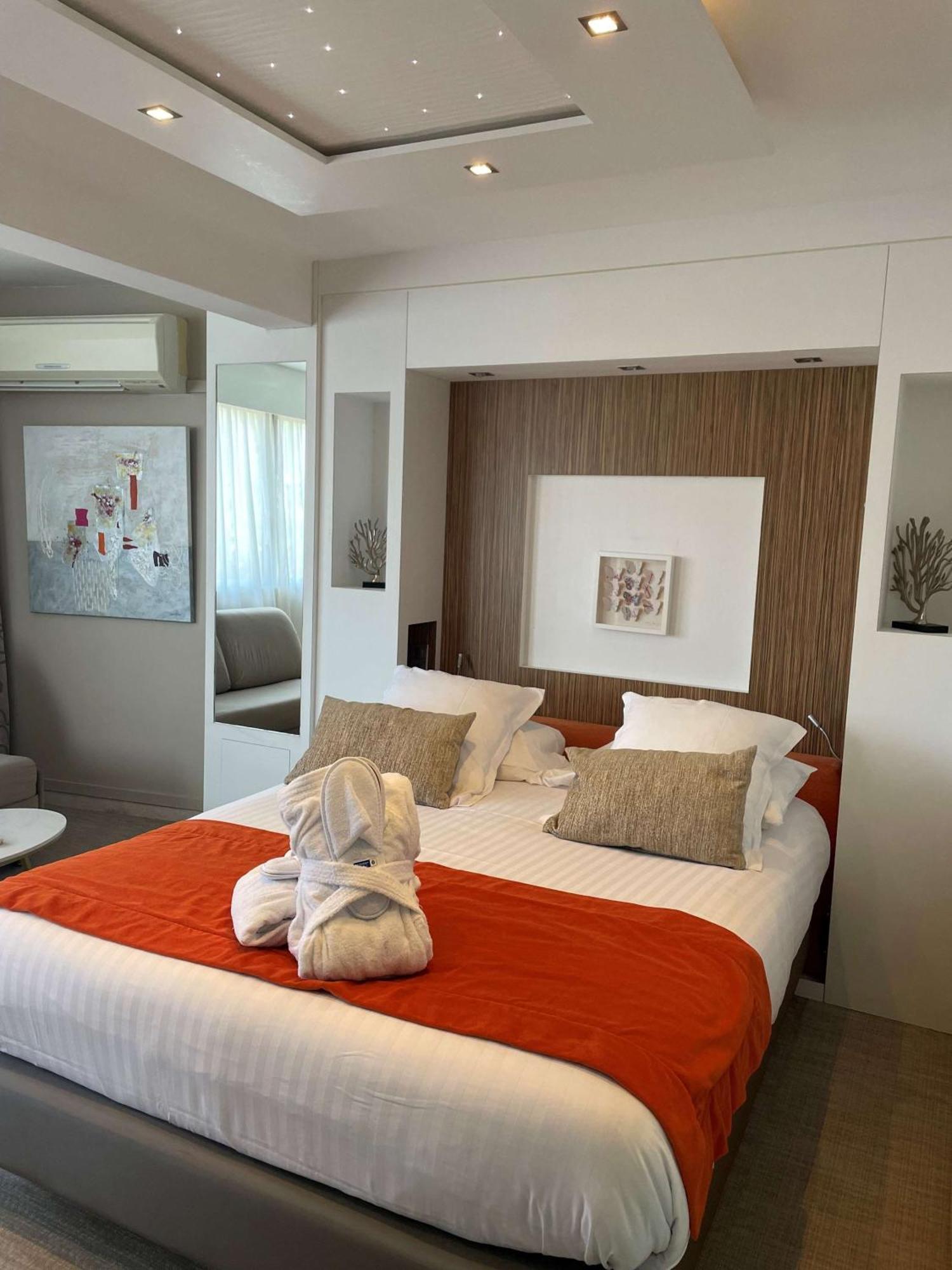 Superior Queen Room Sofa Bed Sea View