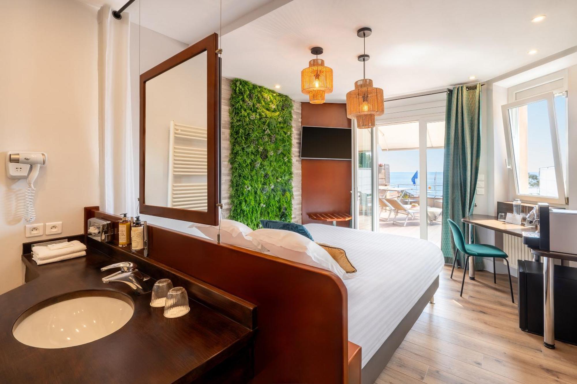 Junior Suite Queen Bed Private Terrace Panoramic Sea View
