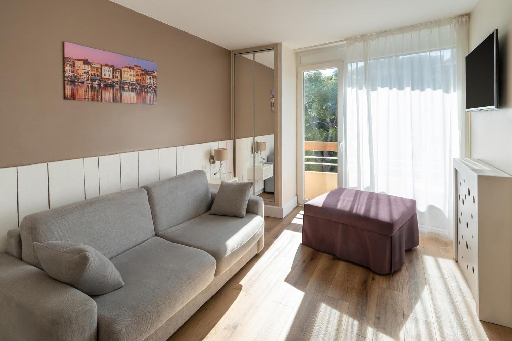 Junior Queen Suite Balcony