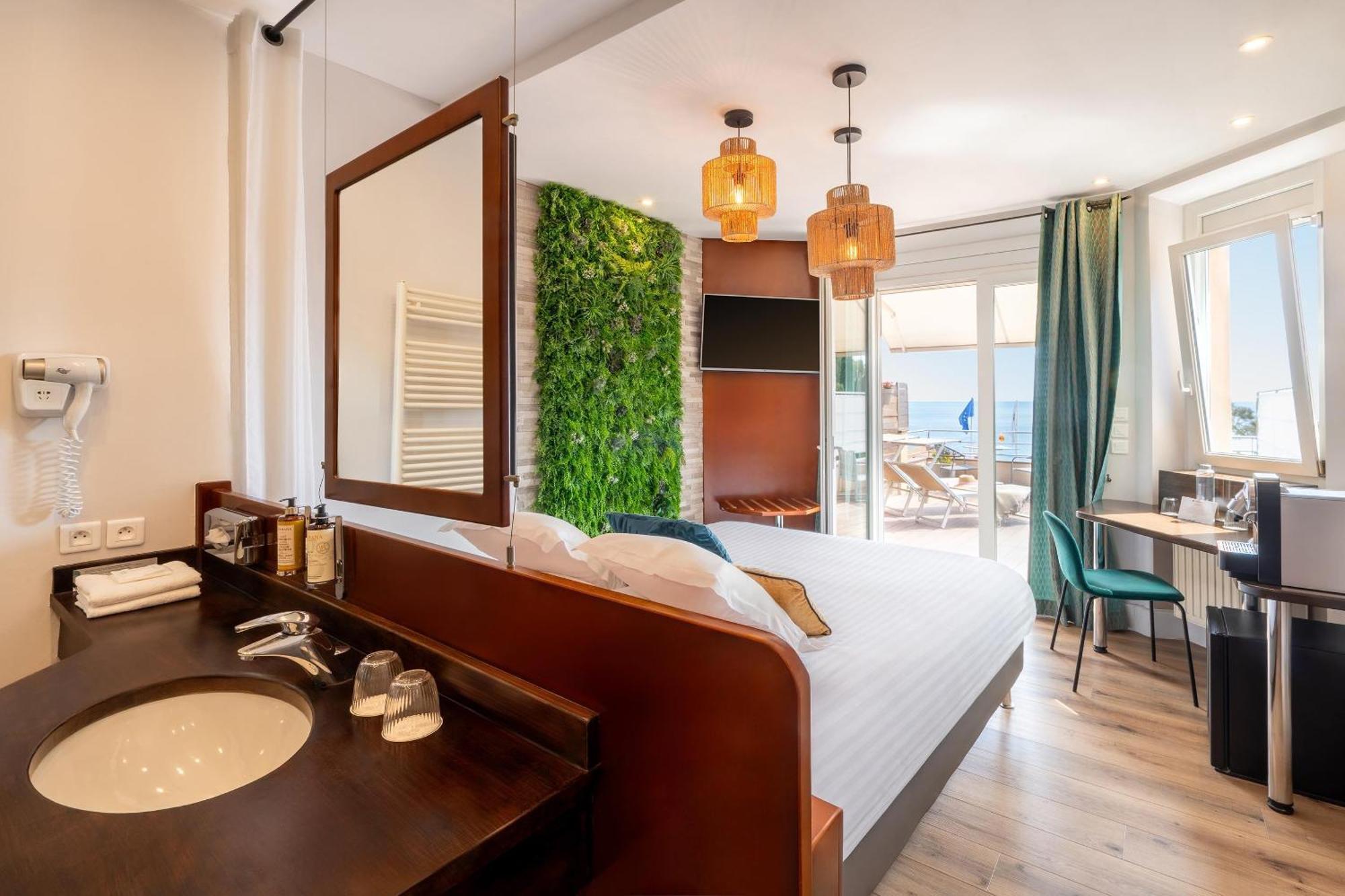 Junior Suite Queen Bed Private Terrace Panoramic Sea View
